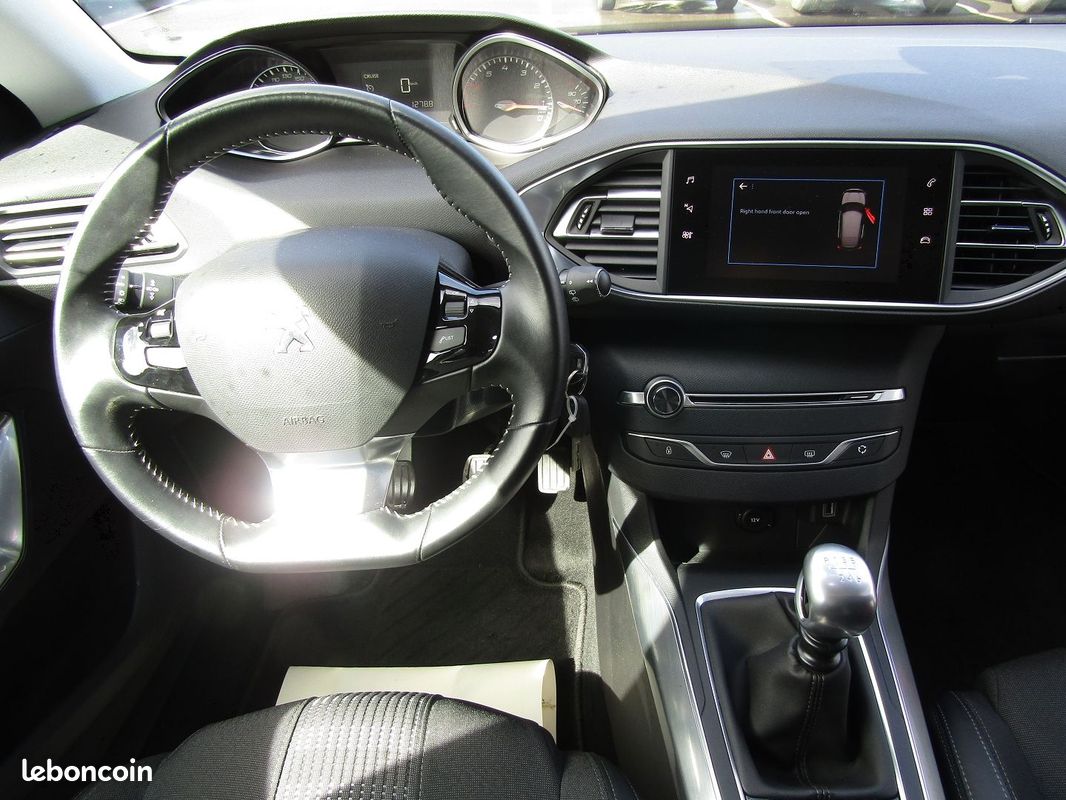 Peugeot 308 1.2 PURETECH 130CH E6.3 S&S ALLURE (image 8)