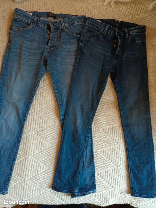 Lot De 2 Jeans CAMAIEU Et LA HALLE - Taille 42 (équivalent 44/46), Couleurs Bleu Et Noir - Occasion Comme Neuf