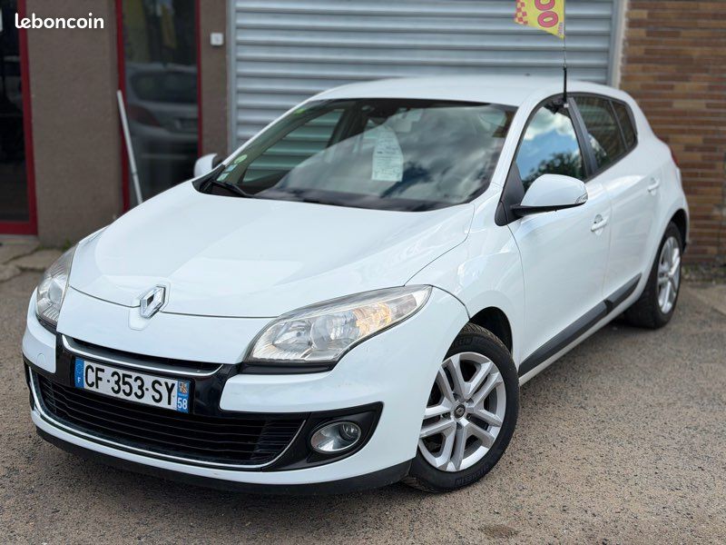 Renault Mégane 3 1.5 DCI 110 DYNAMIQUE 259470 KM GARANTIE 3 MOIS / GPS / BLUETOOTH / RADAR AR / CENTRALISATION / CLIMATISATION / RÉGULATEUR ET LIMITEUR DE VITESSE / RÉVISION À JOUR / DISTRIBUTION OK (image 1)
