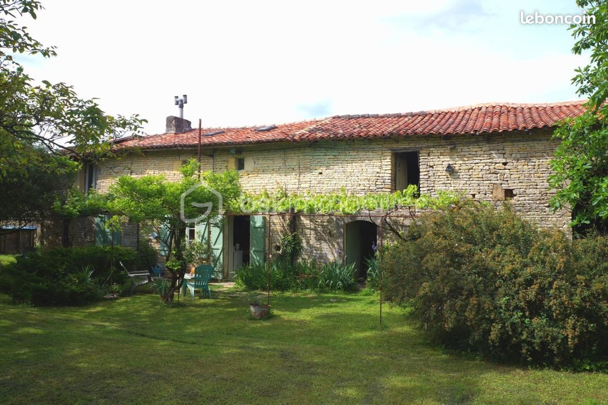 Maison 3 pièces 172 m² · à Saint-Fraigne · 172 m² · 159 000 €