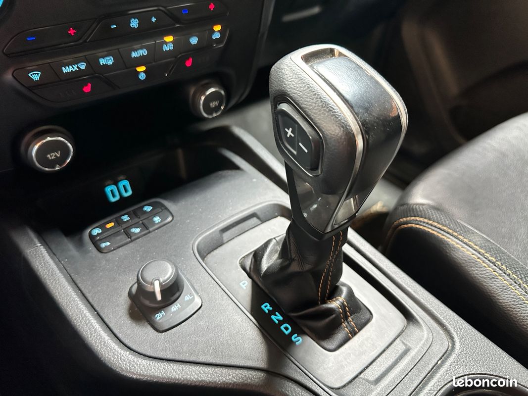 Ford ranger double cabine 2.0 tdci 215ch bva10 wildtrak 4x4 - carplay - attelage - camera de recul (image 28)