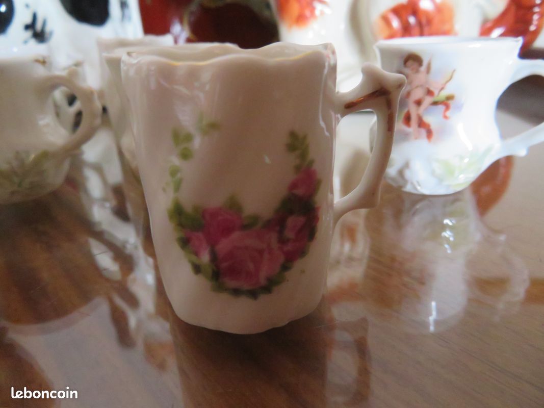 VINTAGE - Série de 11 anciennes petites tasses en biscuit peintes à la main (Début 1900) (image 6)