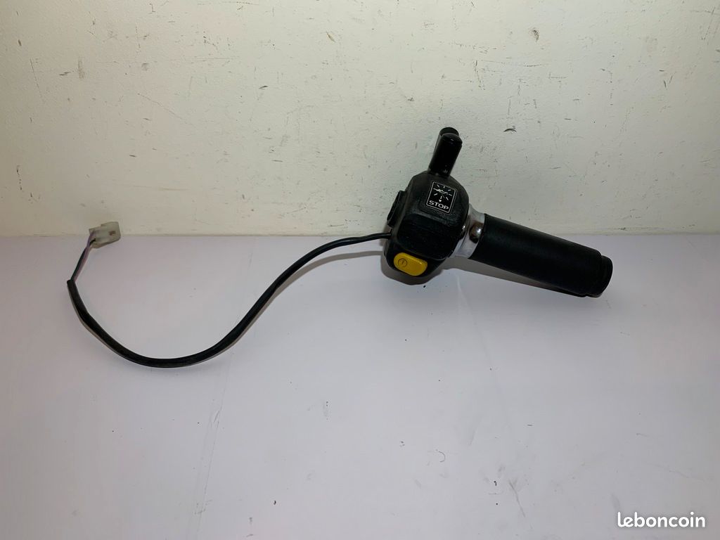 Commodo droit Peugeot trekker / tkr furious (image 1)