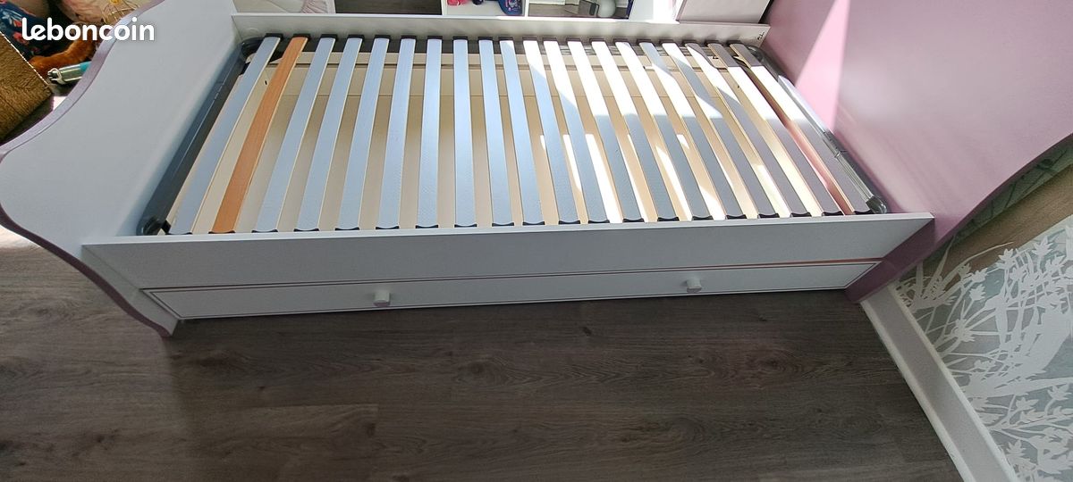 Chambre fille - lit avec tiroir - table de chevet - bureau (image 5)