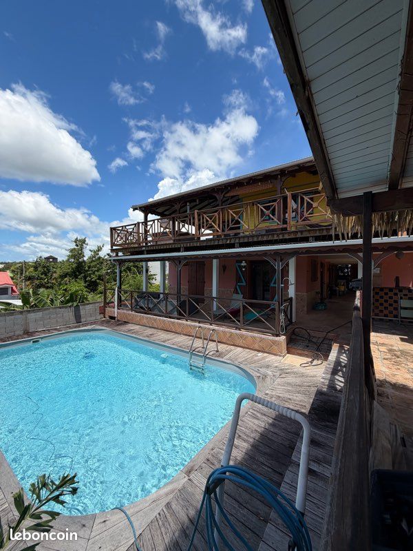 Maison 7 pièces 180 m² · à Basse-Terre · 180 m² · 449 000 €