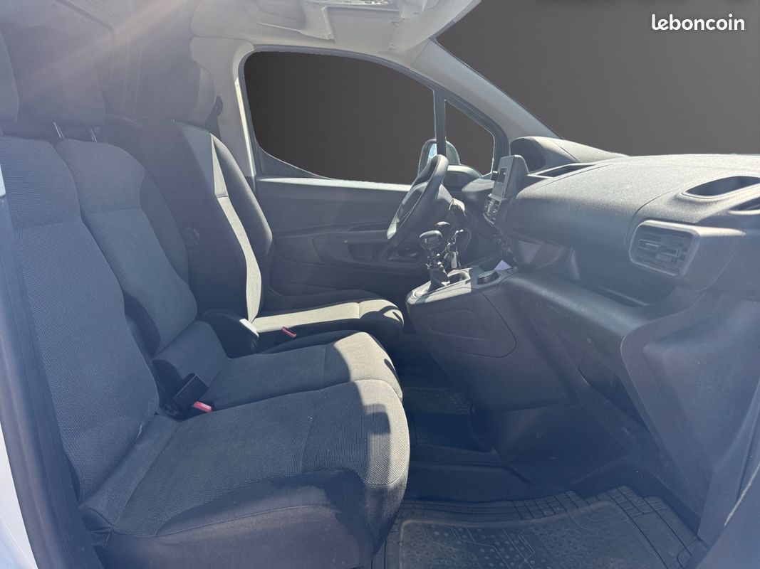 PEUGEOT PARTNER CAMIONNETTE/MONOSPACE STANDARD 1000KG 1.5 BLUE HDI 100 GRIP 100Ch Garantie 12 mois (image 8)