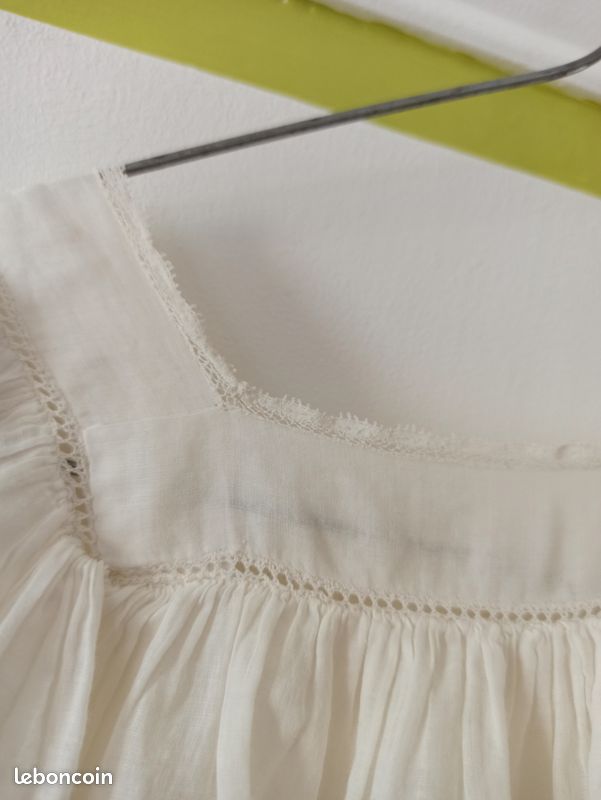 Robe Ancienne Blanche Pour Bébé / Poupée - Taille 74-80 Cm - Fait Main - Occasion Très Bon État