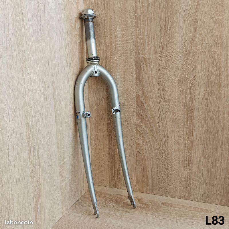 Fourche grise rigide Vtt Vtc 26 pouces Pivot CAViCALU