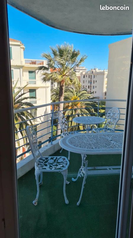 Appartement 1 pièce 28 m² · à Antibes · 28 m² · 735 €