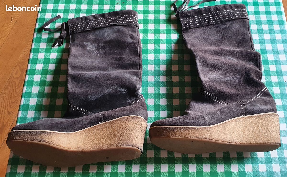 Bottes Marc Jacobs daim taupe talon compensé (image 2)