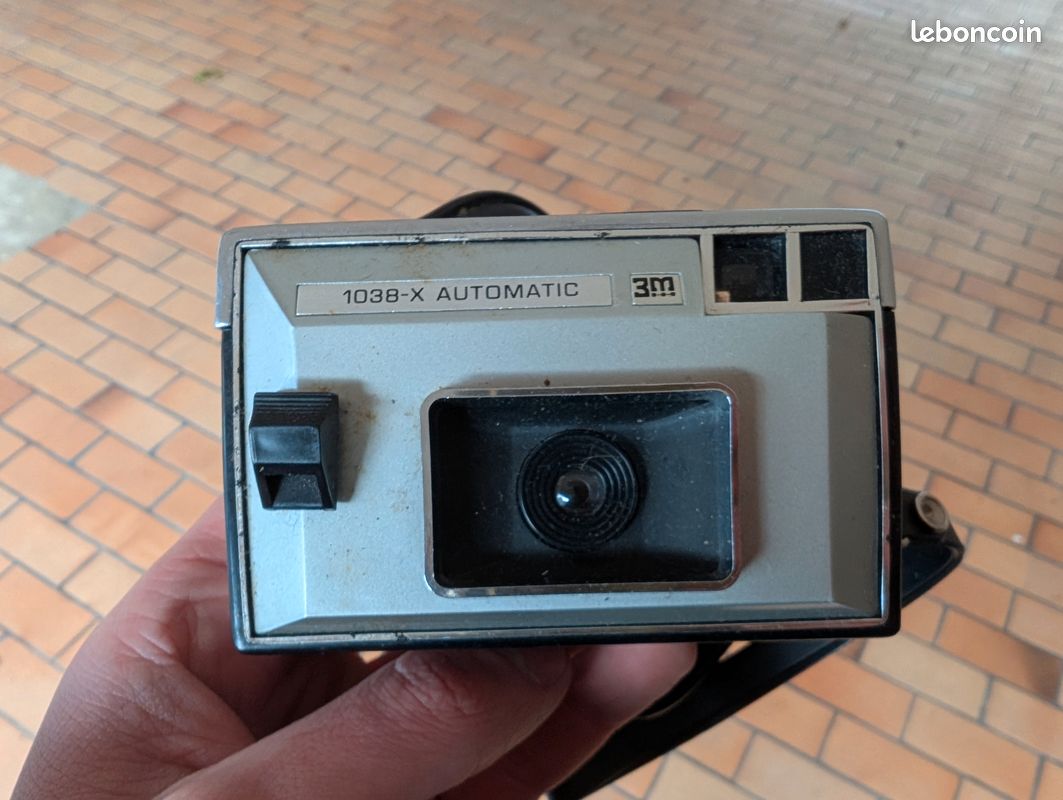 Appareil photo pliant antique avec objectif aplanat | Objet