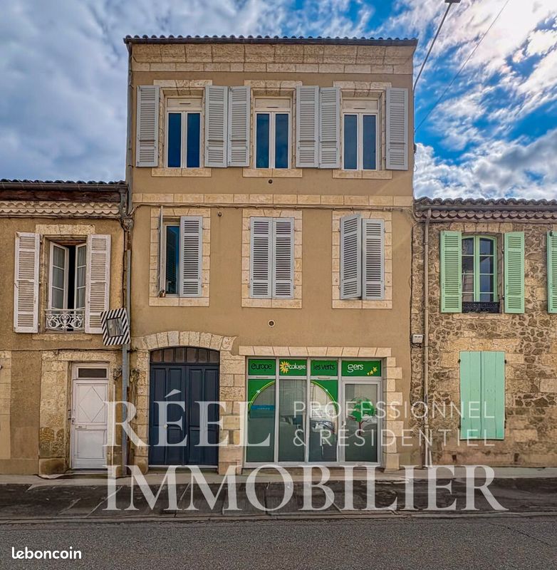 Local commercial 7 pièces 243 m² · à Auch · 243 m² · 312 000 €