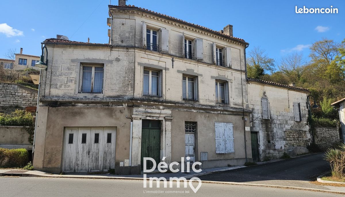 Maison 8 pièces 145 m² · à Voeuil-Et-Giget · 145 m² · 86 000 €