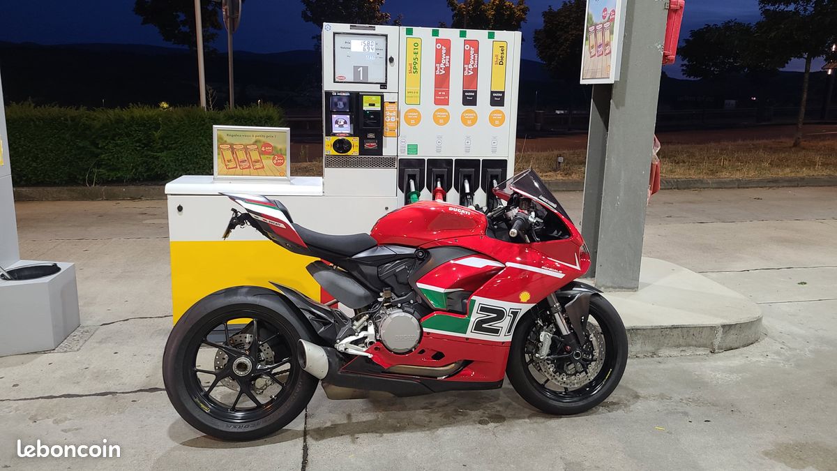 Ducati Panigale V2 (image 1)