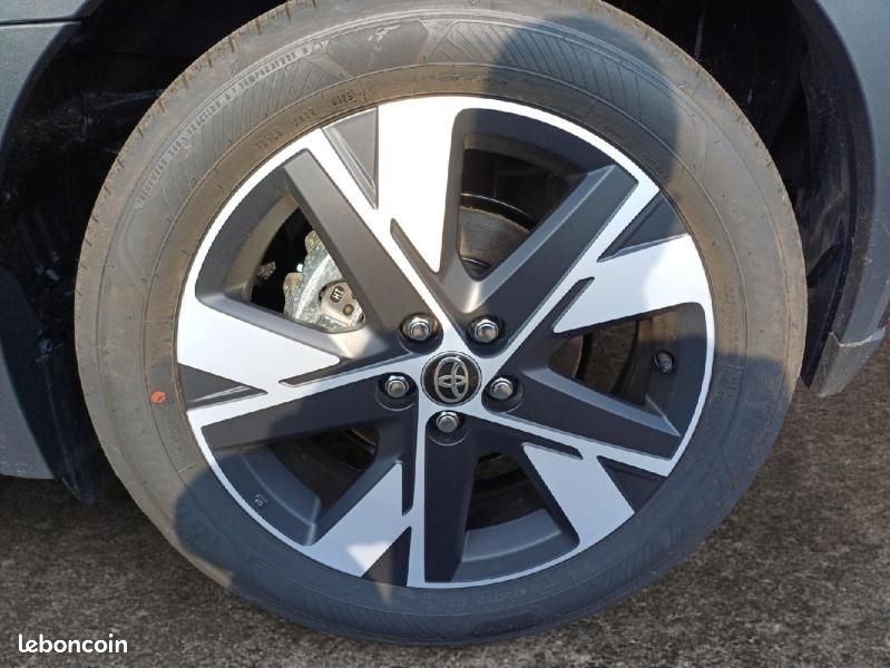 Toyota Aygo X 116h Graphic (image 14)