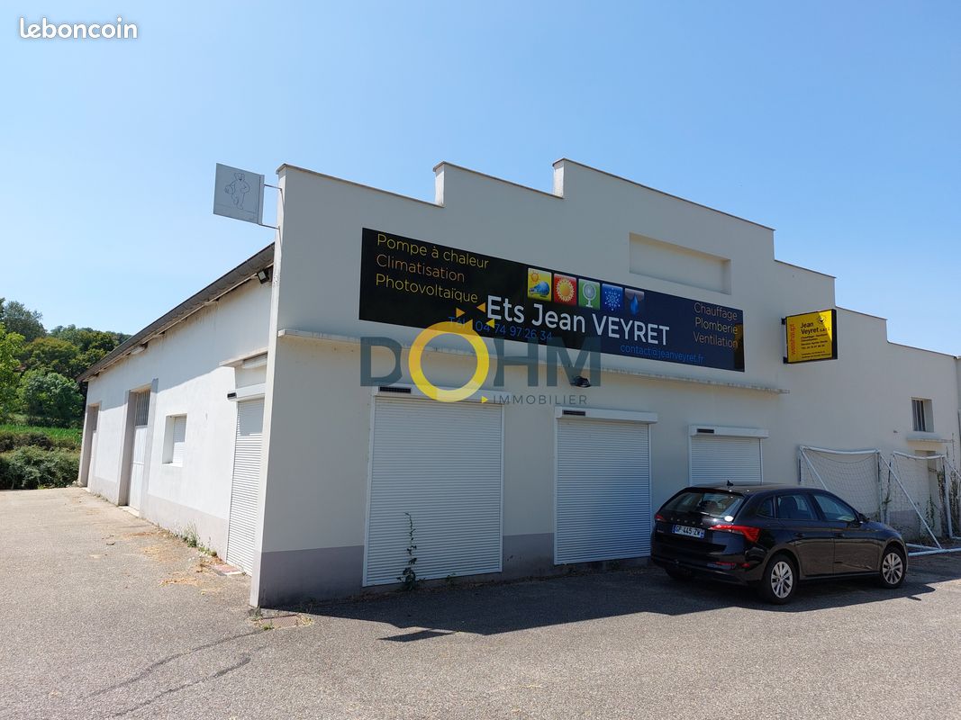 Local commercial 450 m² · à Saint-Didier-de-la-Tour · 450 m² · 2 400 €