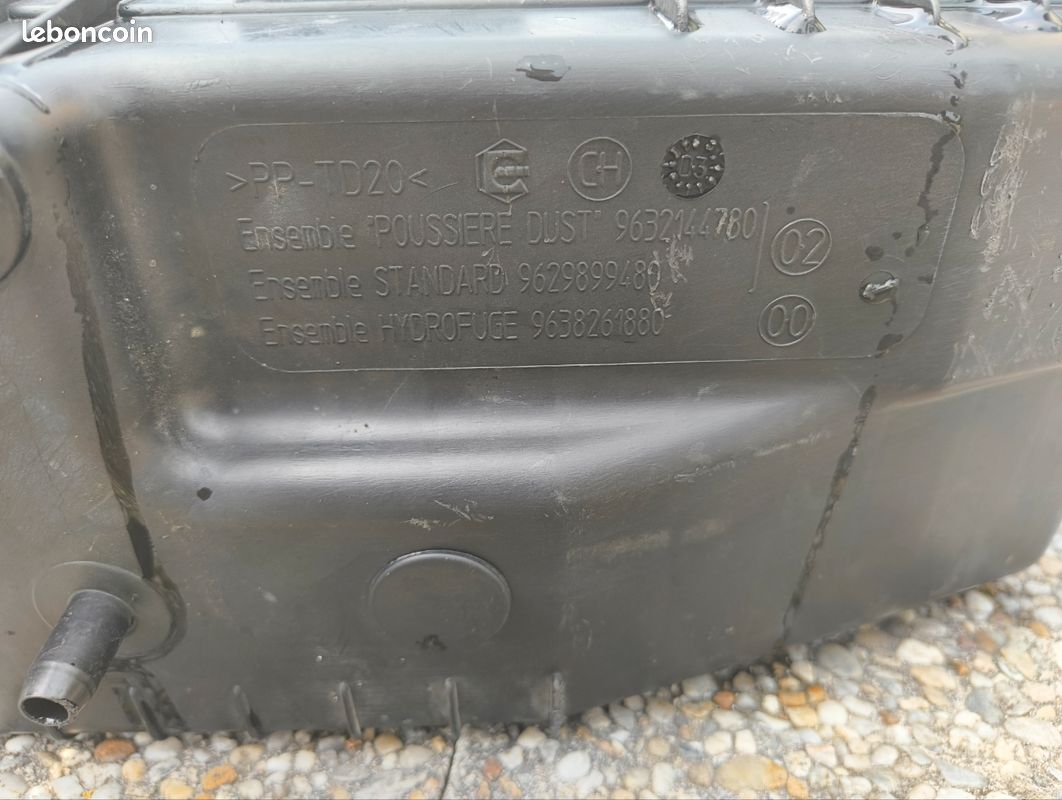 Boite a air Peugeot 406/806 2 l HDi 110 cv (image 1)