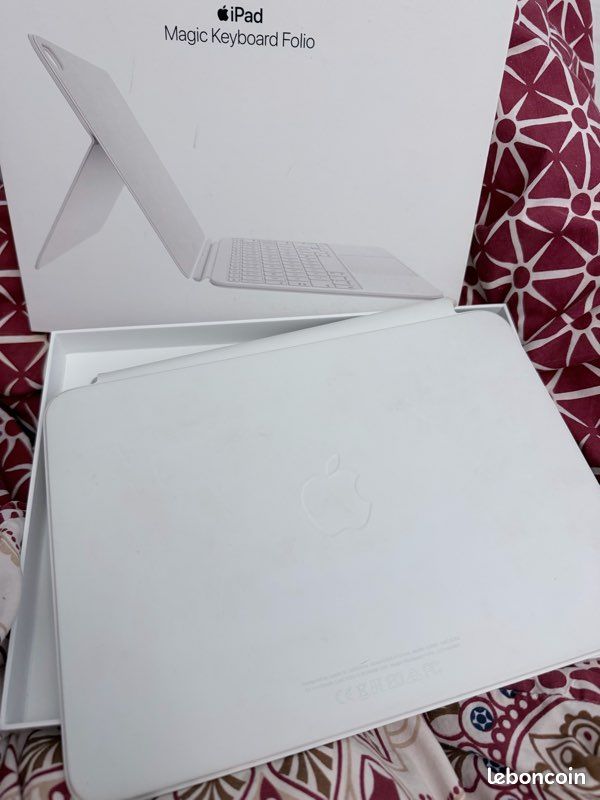 Magic Keyboard Folio iPad 10e génération – très peu utilisé (image 2)