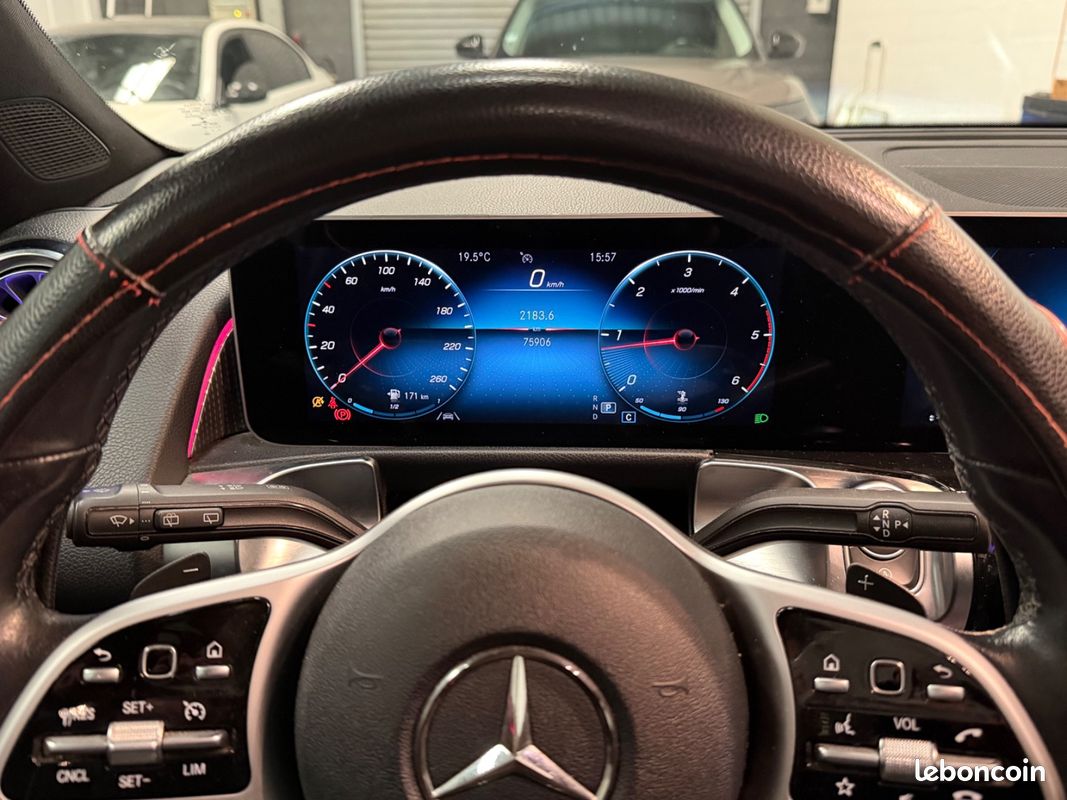 Mercedes GLB 200 d 8DCT / TOIT OUVRANT PANO / SIEGES CHAUFFANTS AV / GRAND ECRAN / CAMERA RECUL / 7 PLACES (image 13)