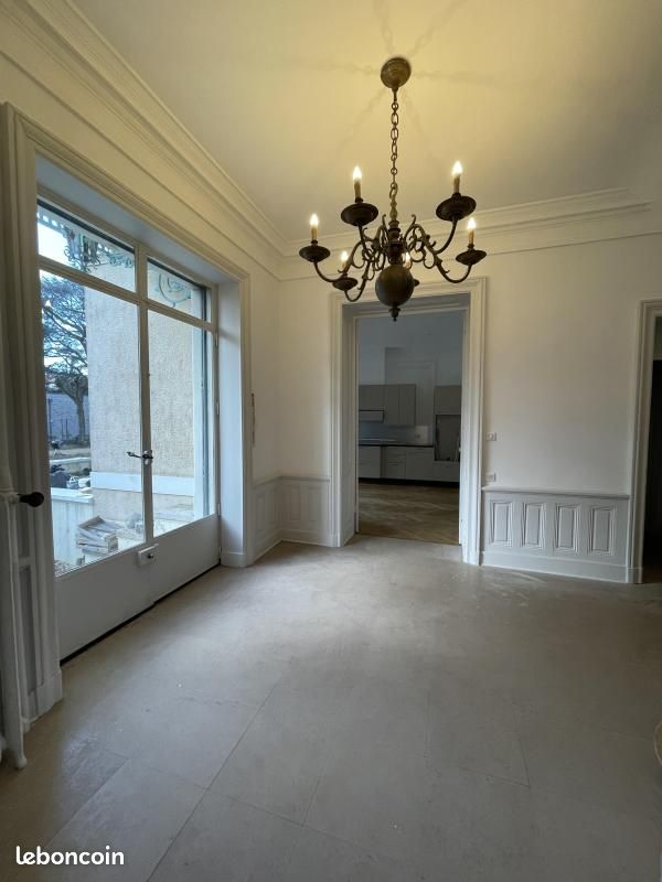 Maison 11 pièces 235 m² · à Lyon · 235 m² · 3 200 €
