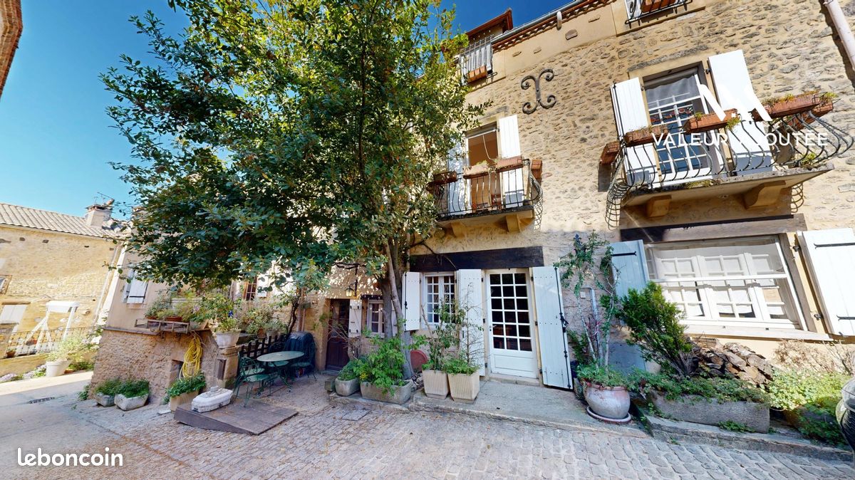 Maison 11 pièces 325 m² · à Pays de Belvès · 325 m² · 369 000 €
