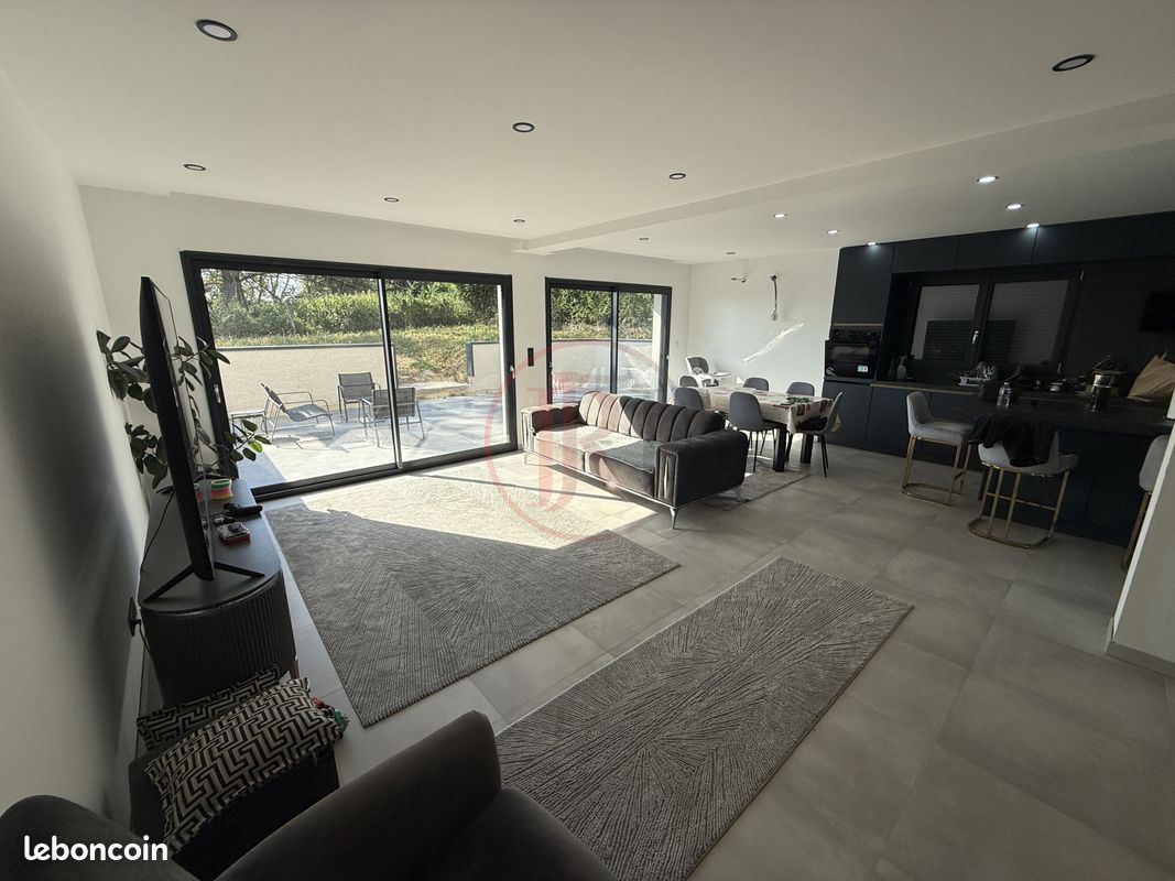 Maison 5 pièces 160 m² · à Pouilley-les-Vignes · 160 m² · 349 000 €