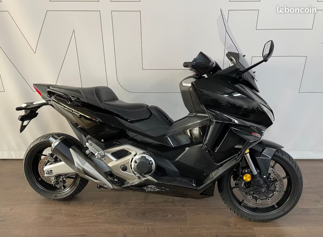 Magnifique Forza 750 Honda 43 kW (58 Ch DIN) Motos