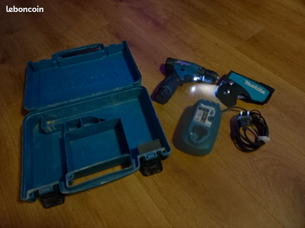 Visseuse MAKITA 10,8v avec chargeur, batterie et valise (image 2)