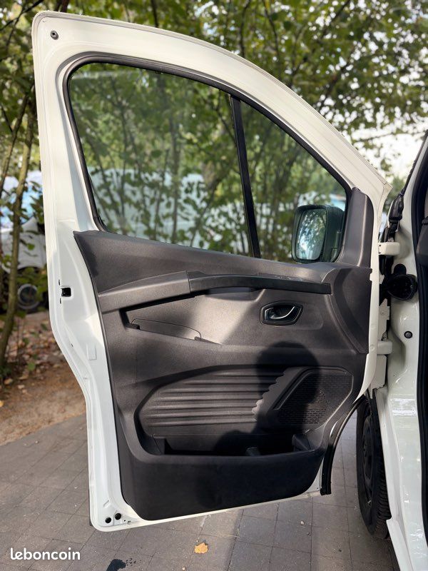 Renault Trafic 2.0 Blue dCi 150 L2H1 Grand Confort EDC Fourgon 2023 – photo 15