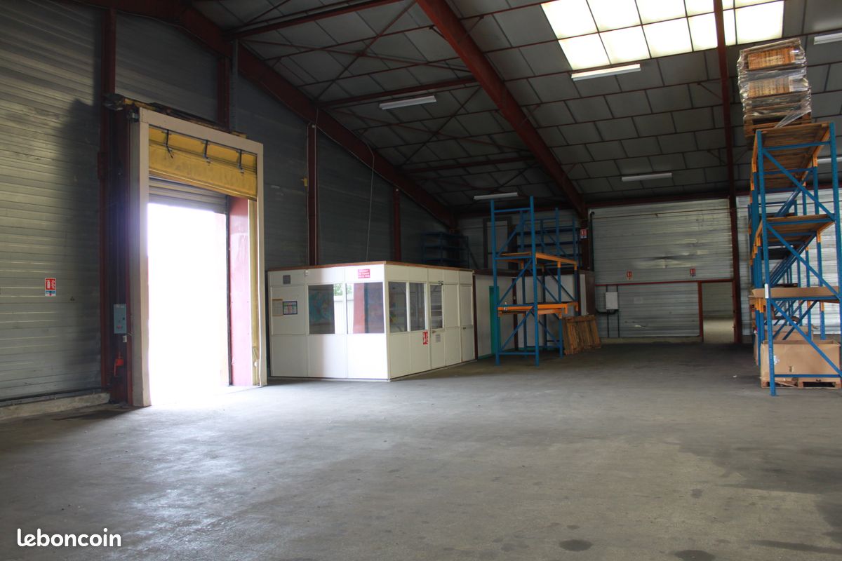 Bâtiment industriel 2400 m² (image 9)