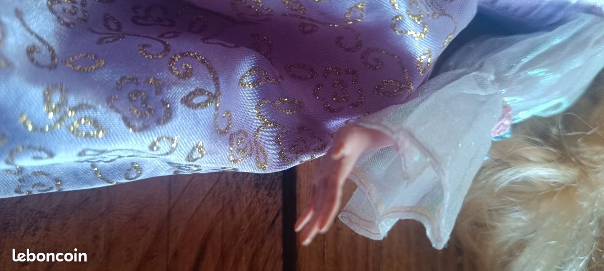 Poupée Barbie princesse raiponce (image 4)