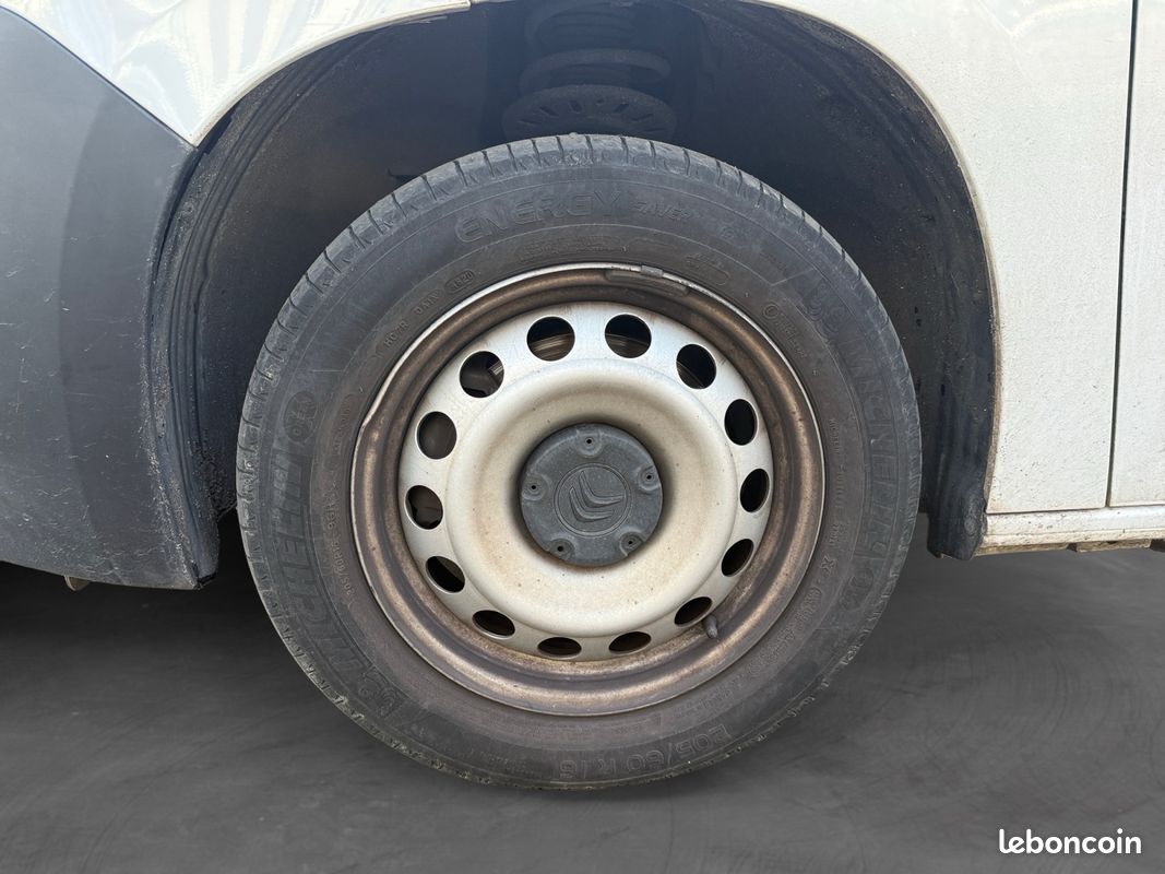 CITROEN BERLINGO Taille M BlueHDi 100 SS BVM6 Feel Pack (image 15)