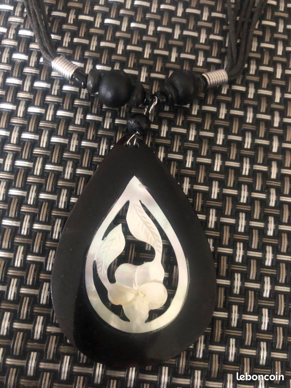 Collier pendentif noir et nacre (image 2)