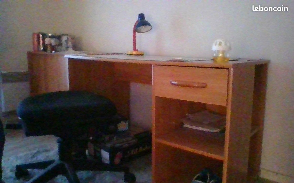 Bureau (image 1)