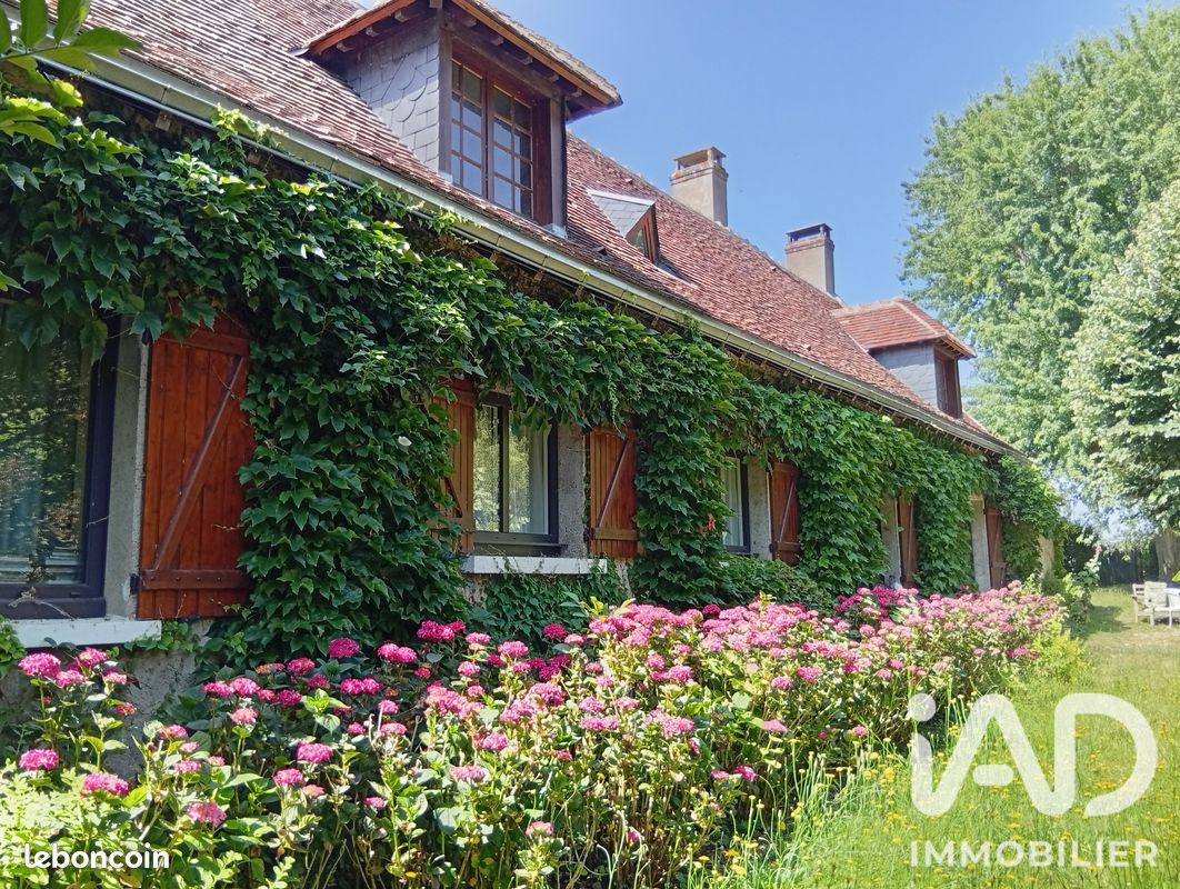 Maison 9 pièces 180 m² · à Artins · 180 m² · 261 000 €