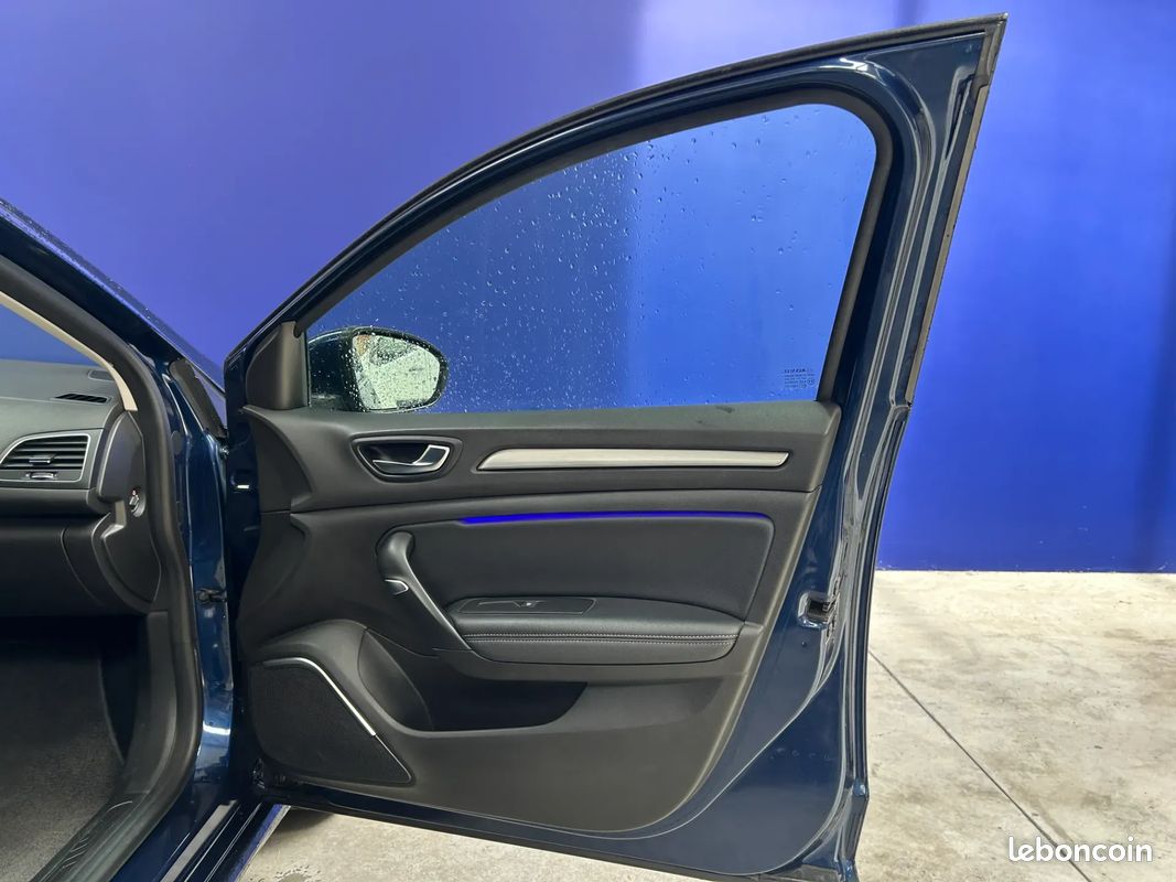 RENAULT Megane 1.3 140ch INTENS - 2020 - CarPlay - Boîte auto - Attelage - Caméra De Recul - Régulateur - Lumière D'Ambiance - Carte Main Libre (image 17)