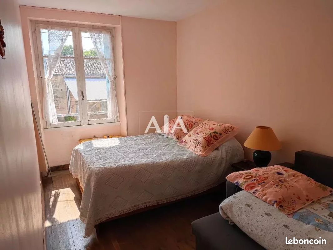 Maison 5 pièces 109 m² - Ruffec 16700 (image principale 7)