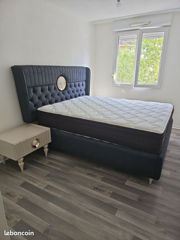 Ensemble lit coffre design +matelas prémium + 2 tables de chevet- occasion en or (image 1)