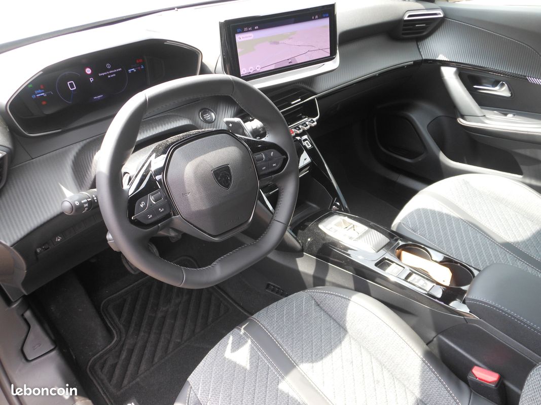 Peugeot 2008 allure 145 Ch BVA gris selenium avec pack NAV/VISION & DRIVE ASSIST + (garantie constructeur) (image 9)