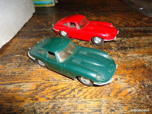 SLOT CAR CIRCUIT 24 8205 JAGUAR E TYPE #11 VERDE CLARO EXCELENTE COND. UNBOXED