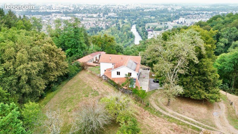 Maison 8 pièces 238 m² · à Jurançon · 238 m² · 585 000 €