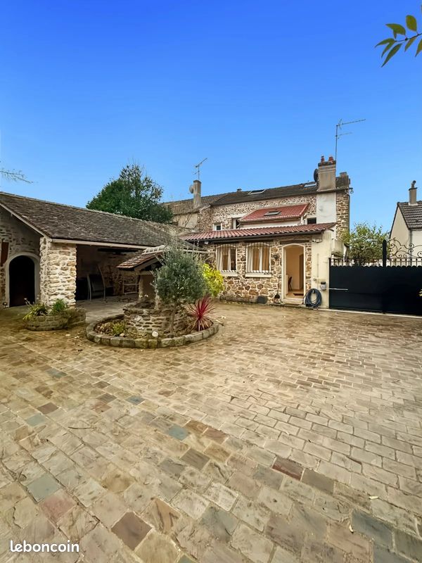 Maison 6 pièces 220 m² · à Lieusaint · 220 m² · 465 000 €