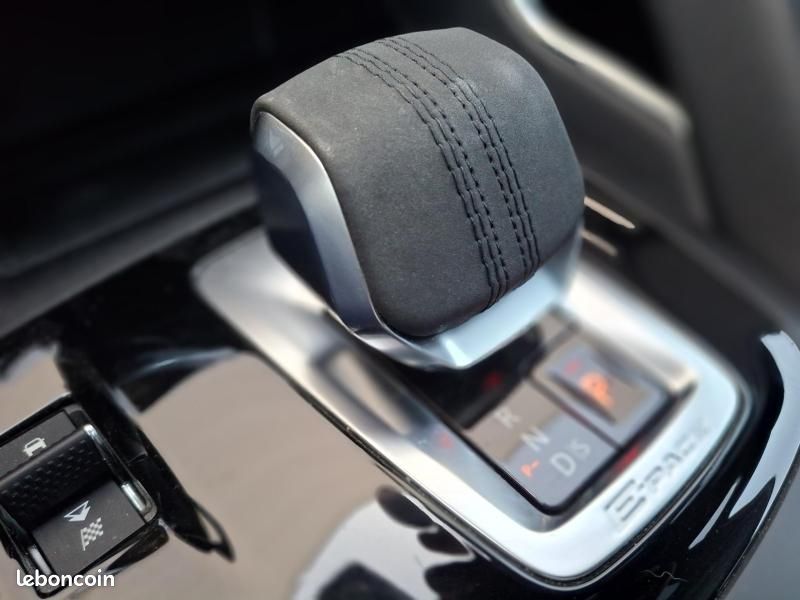 Jaguar E-Pace P300e PHEV R-Dynamic Black BVA AWD (image 16)