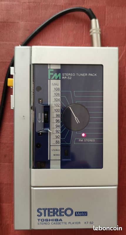 Très rare walkman Toshiba KT-S2 avec K7 Radio RP-S2 bon état de