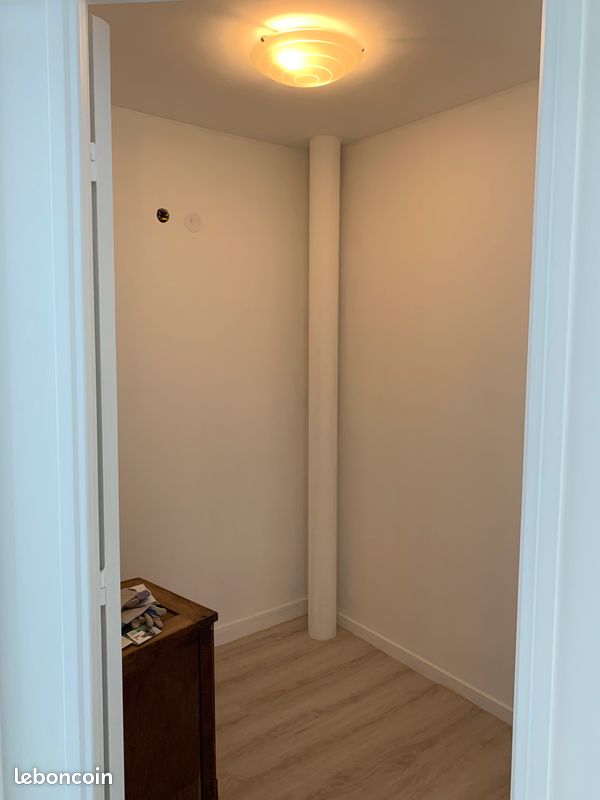 Jolie chambre meublée (image 9)