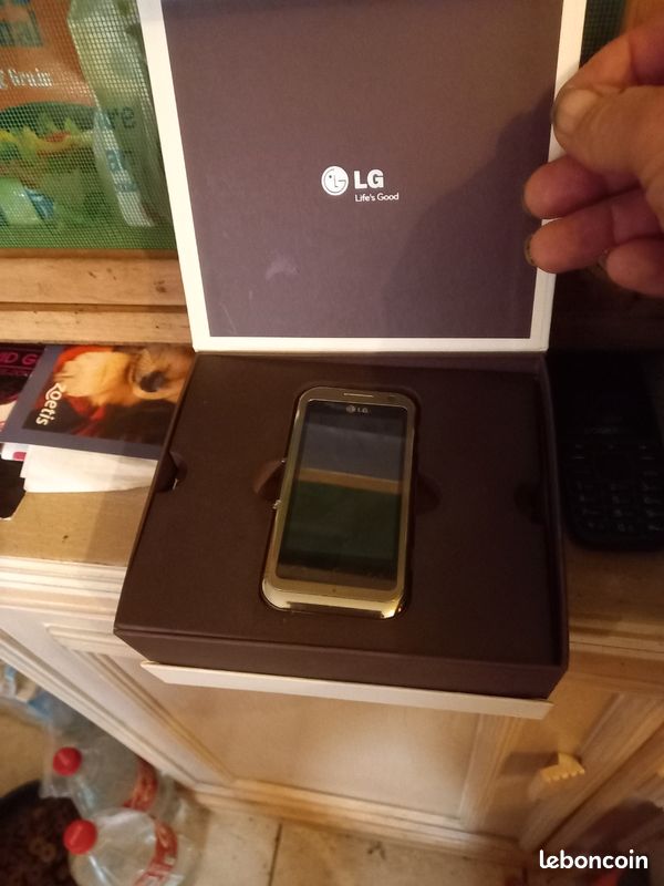 Vend téléphone portable de marque LG arène km900 (image 3)