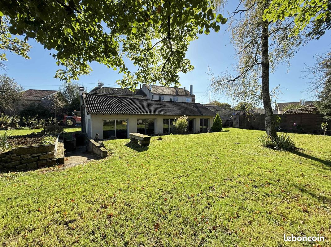 Maison 10 pièces 461 m² · à Vrécourt · 461 m² · 170 000 €
