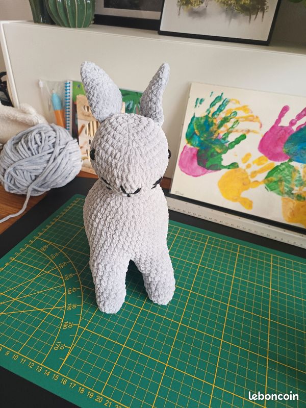 Peluche lapin gris au crochet (image 2)