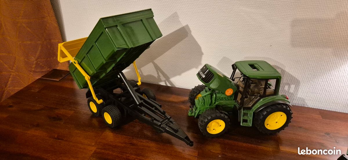 Bruder Tracteur John Deere 6920 avec remorque à cuve basculante (image 2)