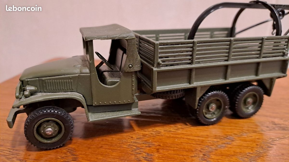 Véhicules miniatures en guerre GMC